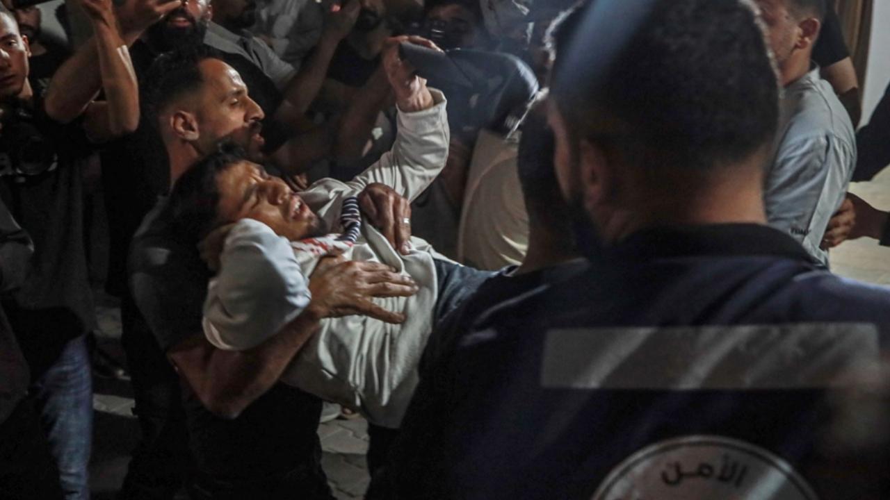 Katil İsrail’in Gazze’ye saldırısında 10 Filistinli yaralandı