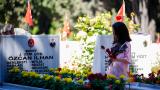 Şehit aileleri bayramın ilk gününde Edirnekapı Şehitliği'ni ziyaret etti