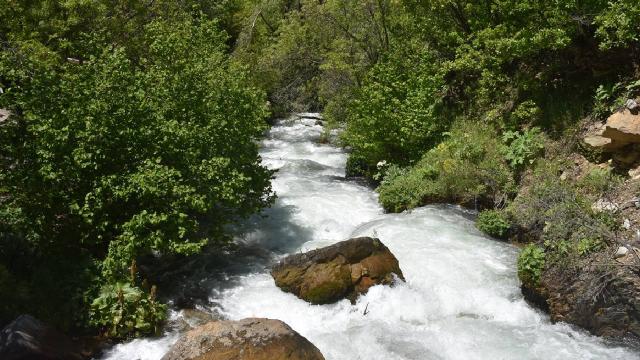 Gümüşhane'deki Tomara Şelalesi ziyaretçilerini ağırlıyor
