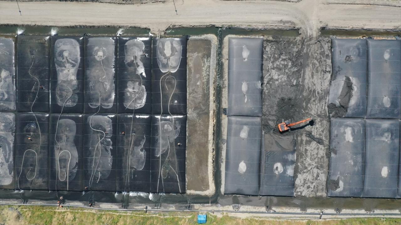 "Yaklaşık 3,8 milyon metreküp çamurun denizden uzaklaştırılması amaçlanıyor"