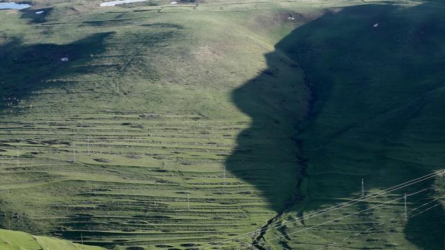 Ardahan'daki "Atatürk silüeti" bu yıl da oluşmaya başladı