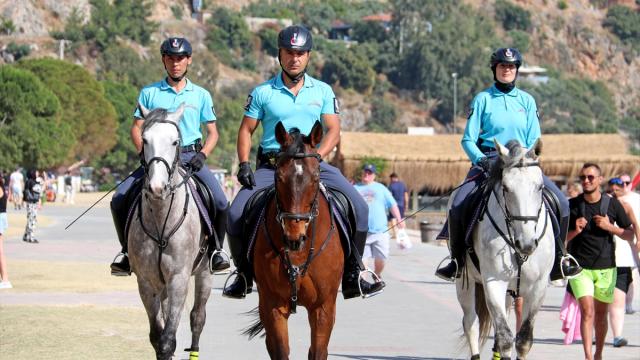 Atlı jandarma ekibi Ölüdeniz'de göreve başladı