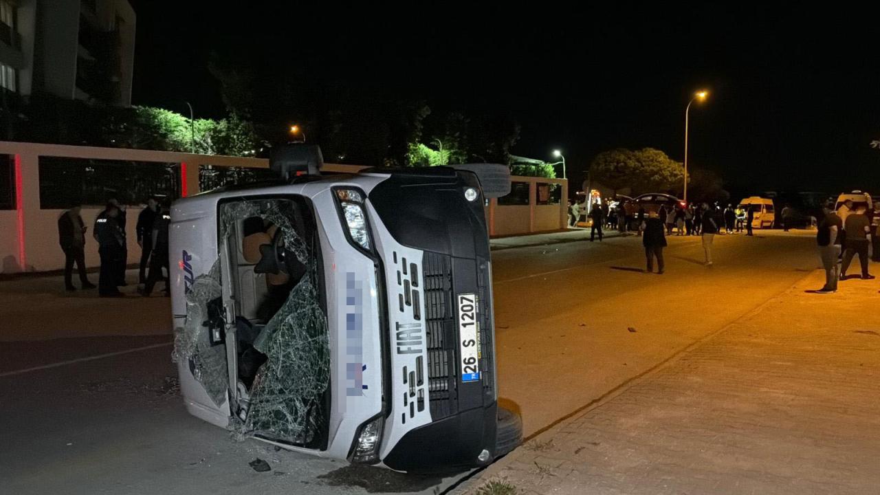 Eskişehir’de servis aracı devrildi: 7 yaralı