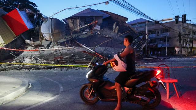 Filipinler'in Mindanao bölgesinde 7,8 büyüklüğünde deprem