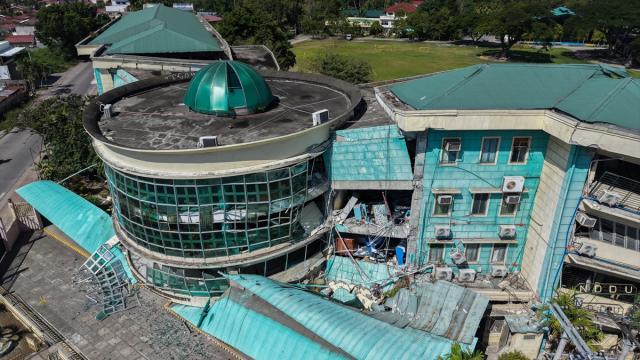 Filipinler'de meydana gelen 7,8 büyüklüğündeki depremde en az 37 kişi öldü