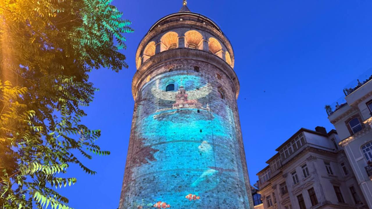 Sıfır Atık Haftası kapsamında Galata Kulesi’nde mapping gösterisi yapıldı