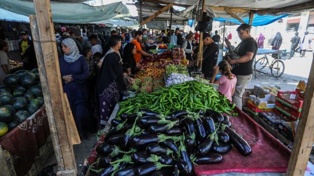 Han Yunus'taki pazarlarda hareketlilik yaşandı
