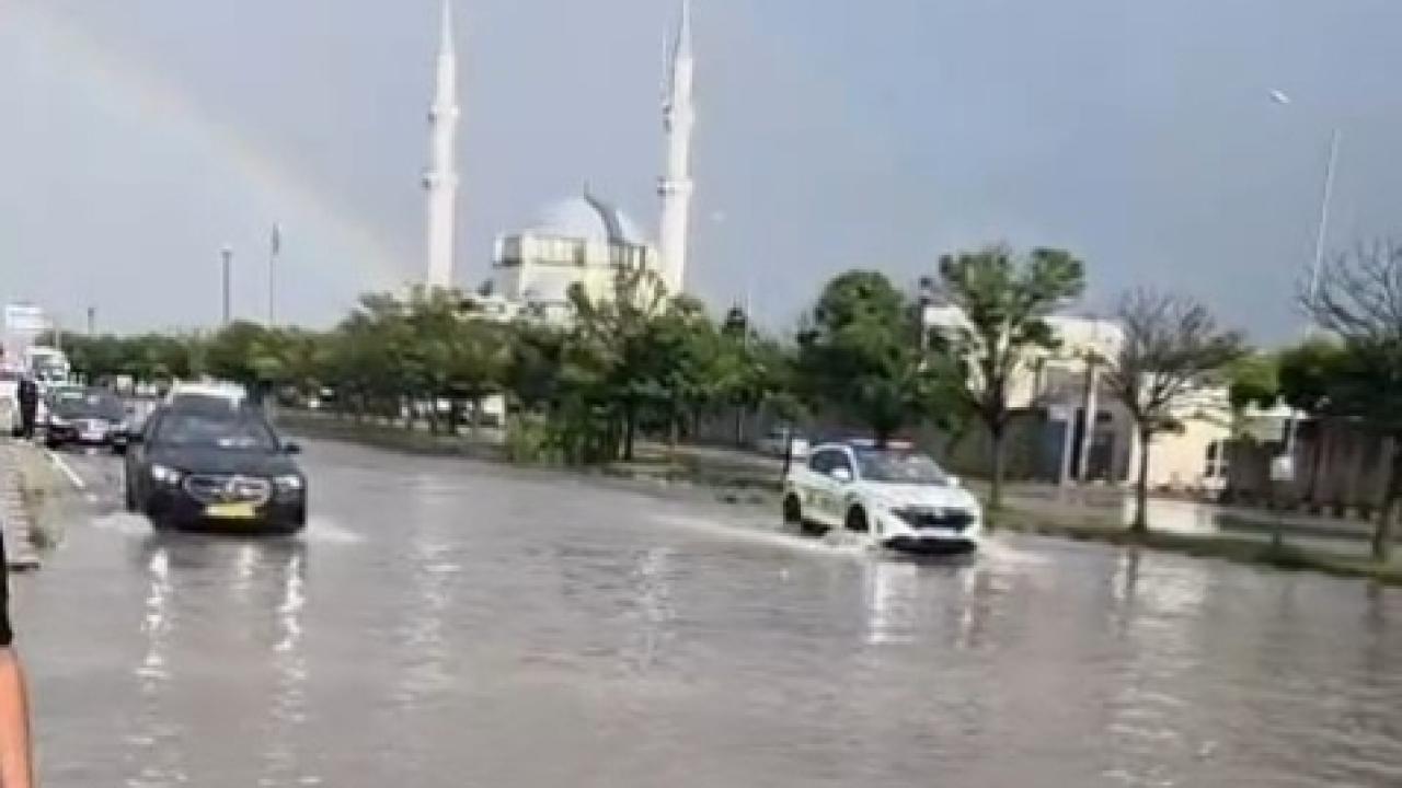 Edirne’de sağanak: Yollar göle döndü