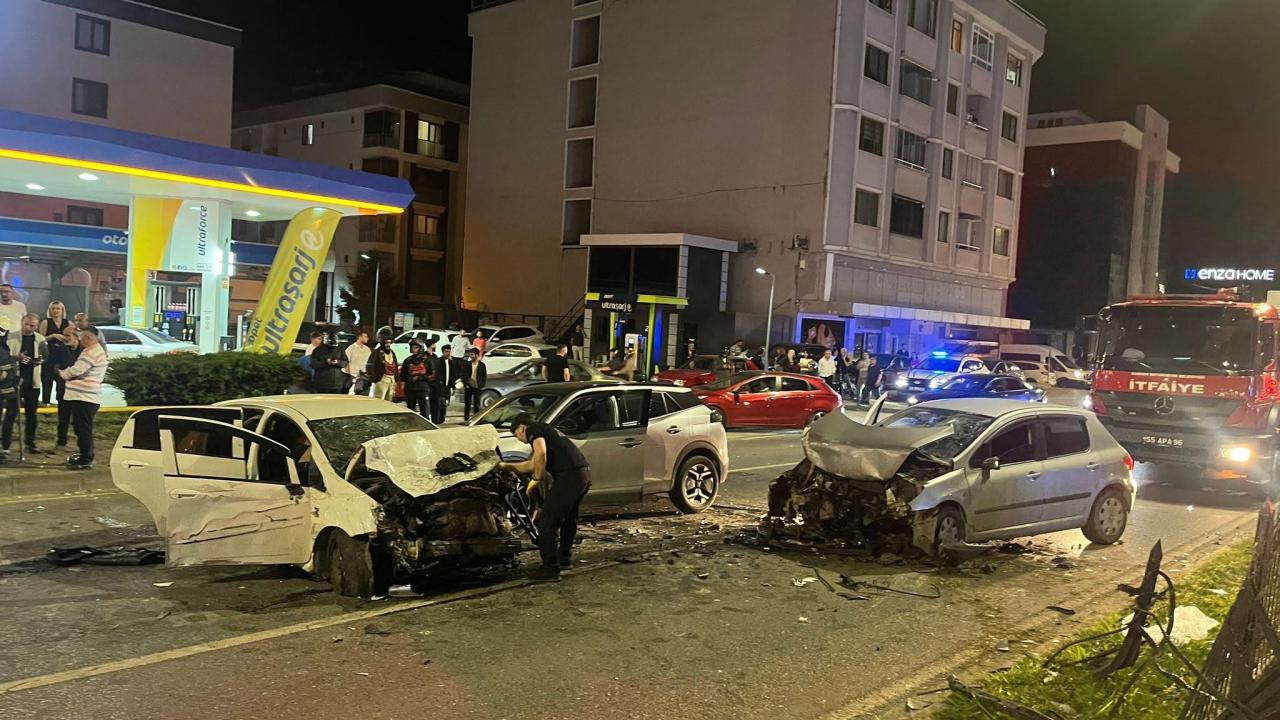 Samsunda 3 aracın karıştığı kazada 5 kişi yaralandı