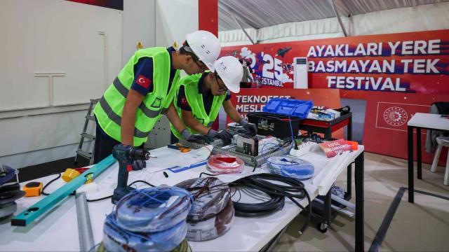 TEKNOFEST Mesleki Yetenek Yarışması ile Türkiye'nin Geleceği İçin Usta Eller Yetiştiriliyor