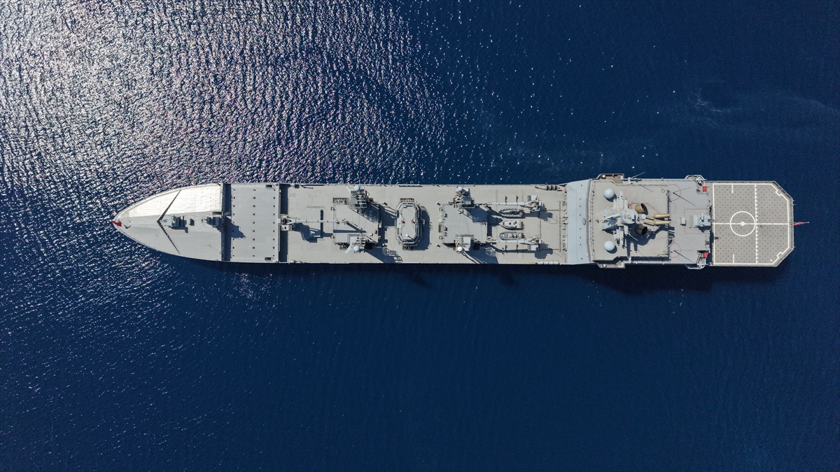TCG Derya, Denizkurdu Tatbikatı'nda lojistik gücünü sergiliyor