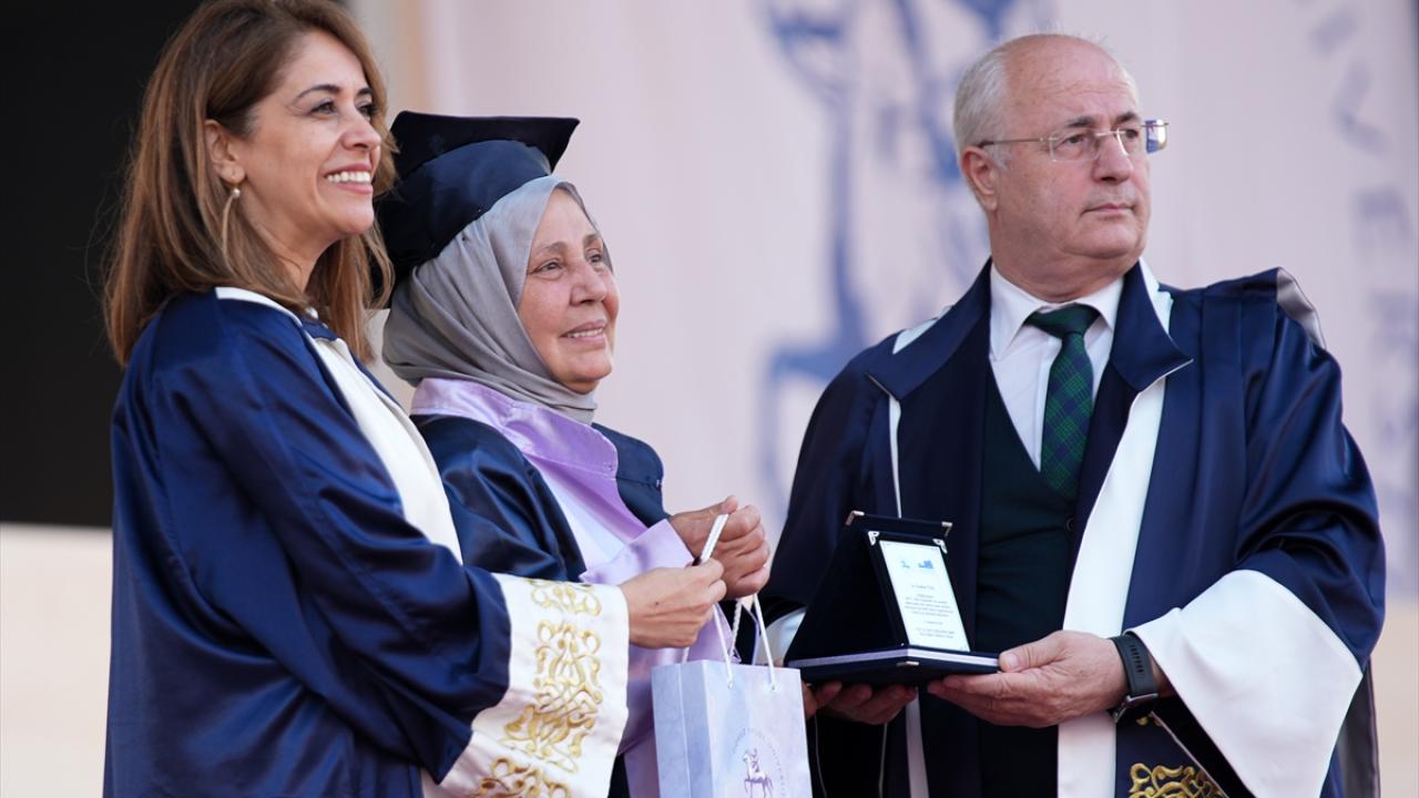 Kızı aynı üniversitede öğretim görevlisi