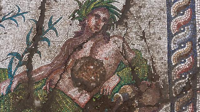 Aspendos'ta 3. yüzyıla ait nehir tanrısı "Genç Eurymedon" tasviri bulundu