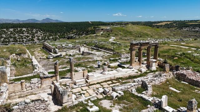 Blaundos'ta rahiplerin kutsal alanı gün yüzüne çıkarılıyor