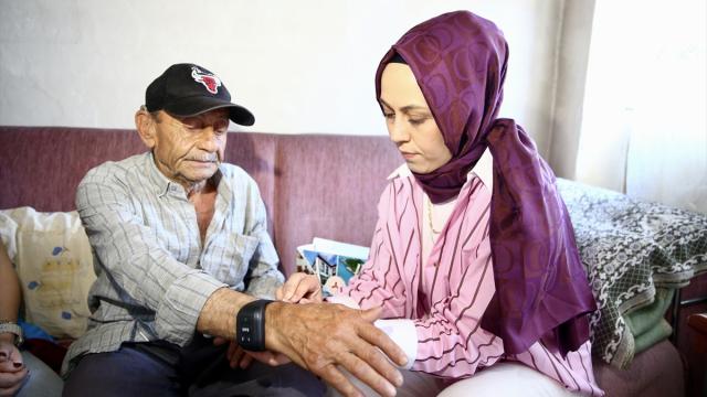 Dijital bileklikler yaşlılara güvence oldu