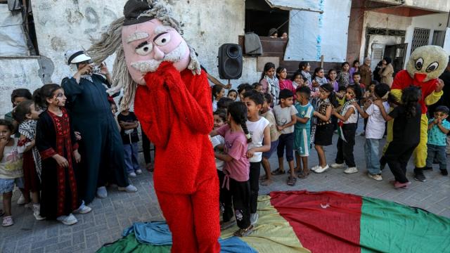 Gönüllü gençlerden Gazzeli çocuklara moral etkinliği