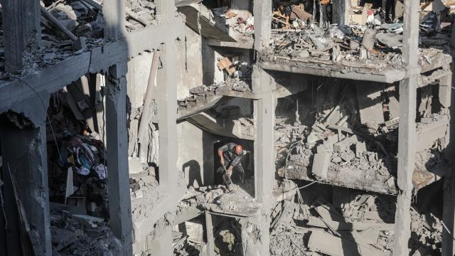 Soykırımcı İsrail ordusunun Gazze'nin Magazi Kampı'na saldırısında ağır hasar meydana geldi