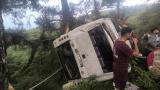 İzmir'de tarım işçilerini taşıyan midibüs devrildi: 22 yaralı