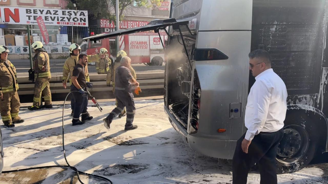 Avcılar’da metrobüste yangın çıktı