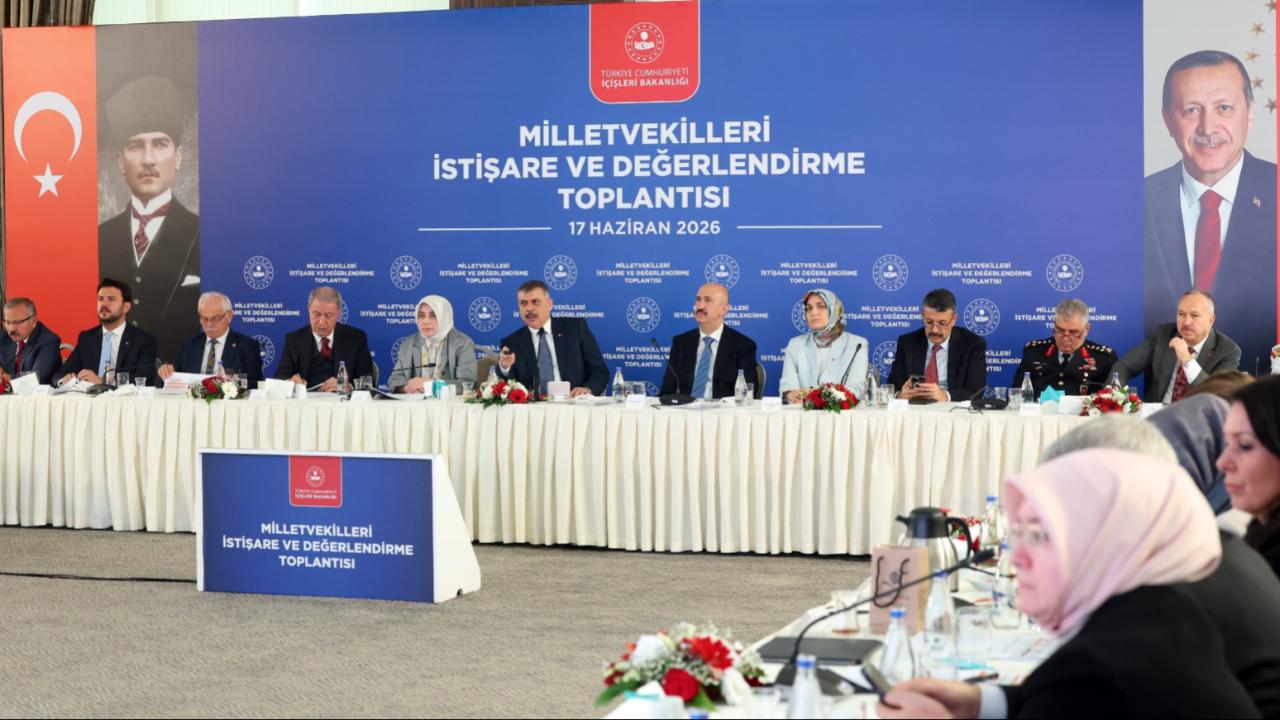 Bakan Çiftçi: Sahipsiz sokak hayvanlarının tamamını yıl sonuna kadar barınaklara veya doğal yaşam alanlarına alacağız