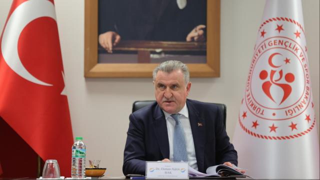 Bakan Bak: Hiçbir forma, hiçbir renk, hiçbir rekabet çocuğumuzun kalbinden daha kıymetli değildir haber görseli