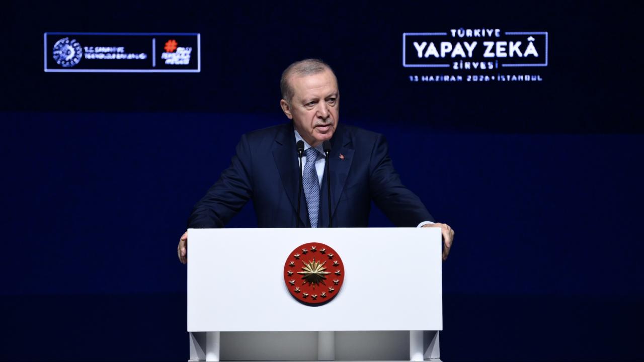 Erdoğan: Türkiye'yi yapay zeka çağının öncü ülkeleri arasına taşıyacağız