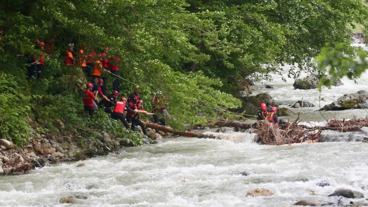 Rize’de kaybolan kişiyi arama çalışmalarında 1 AFAD personeli hayatını kaybetti