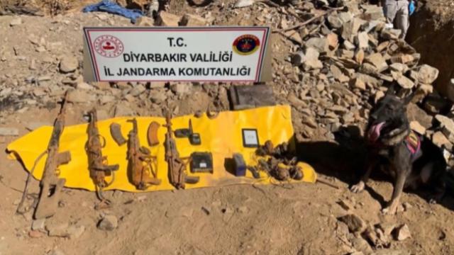 Jandarma 8 ilde arama‑tarama yaptı: 34 mağara ve sığınak imha edildi, çok sayıda silah ve mühimmat ele geçirildi
