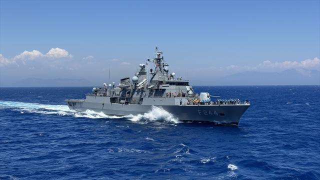 TCG Derya, Denizkurdu Tatbikatı'nda lojistik gücünü sergiliyor