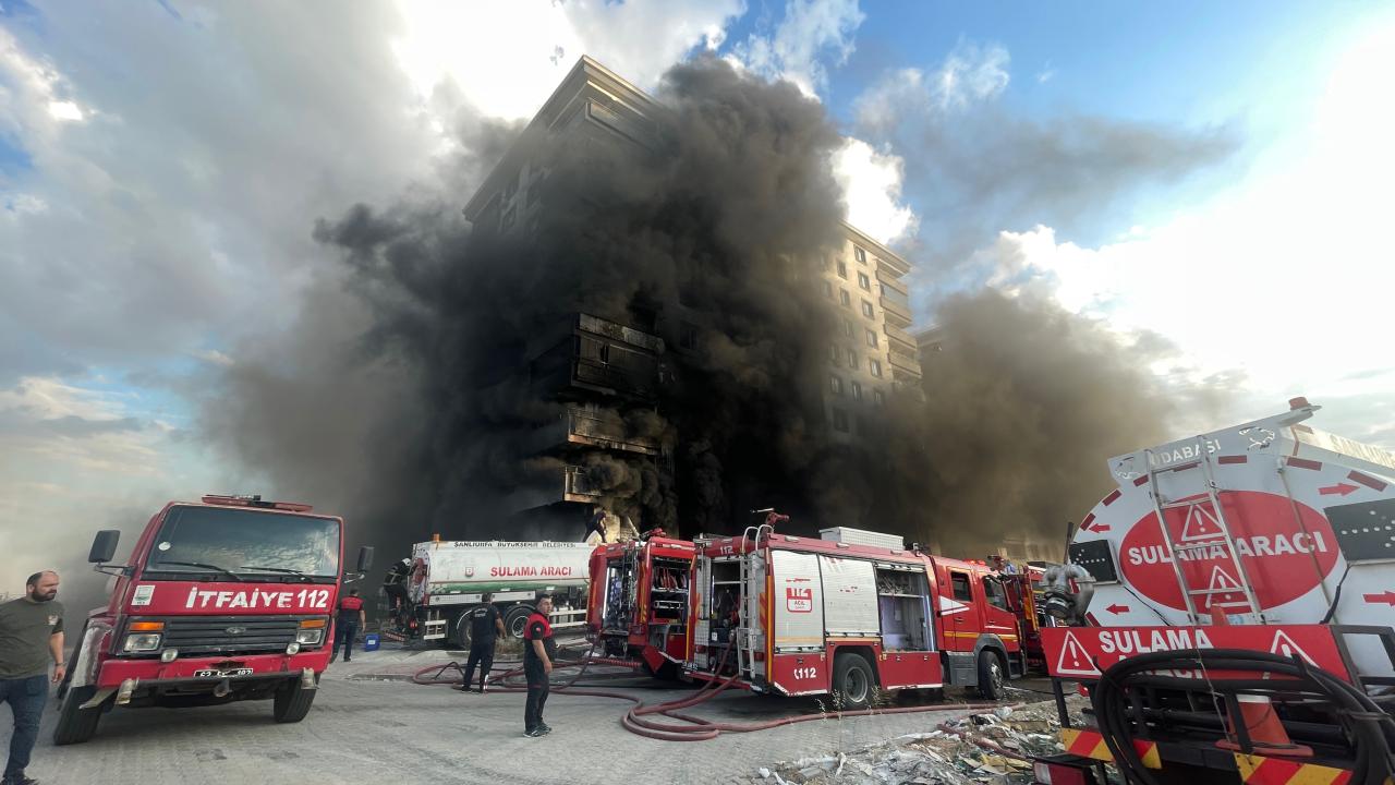 Şanlıurfa’da 10 katlı binada yangın