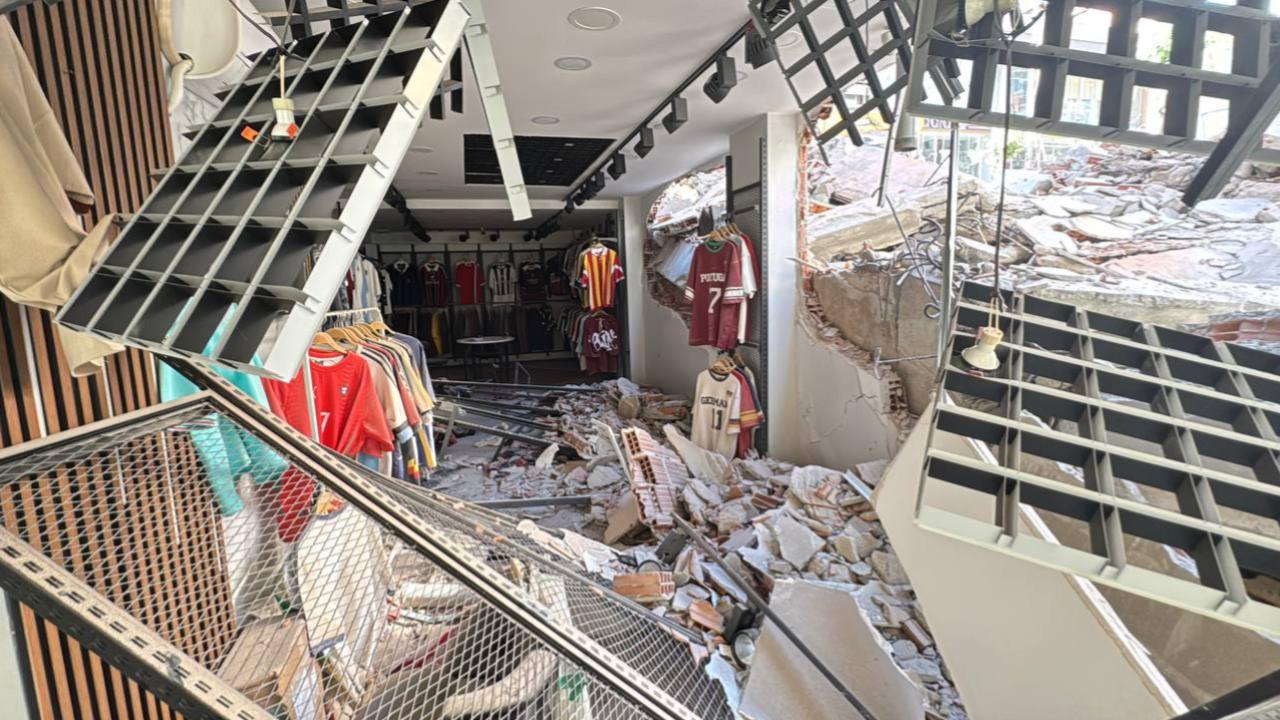 Güngören’de yıkım sırasında hasar gören 2 bina boşaltıldı