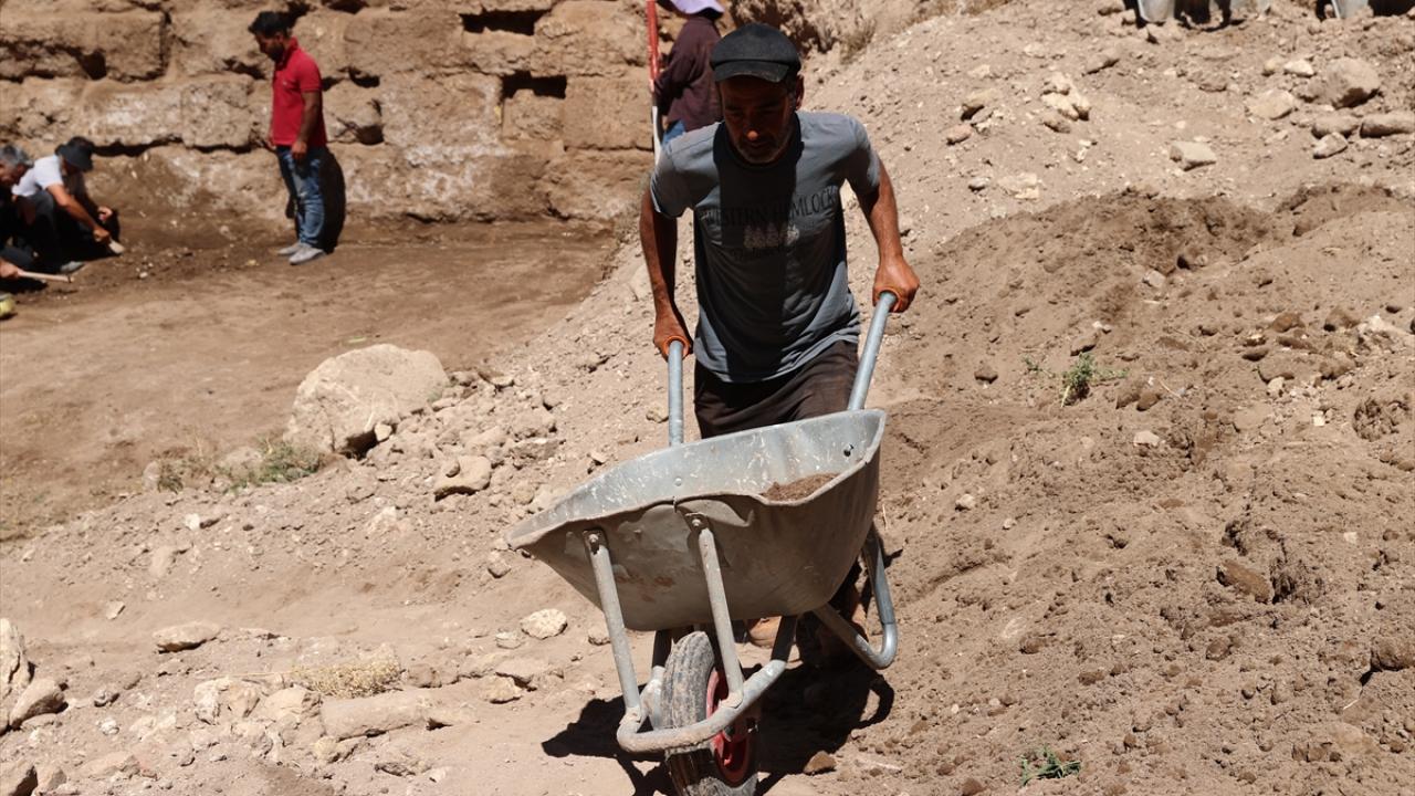 Kazı heyeti tecrübelileri tercih ediyor