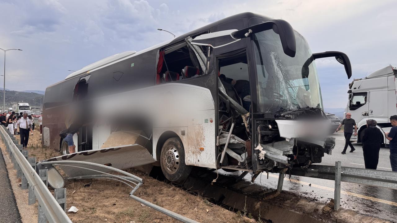 Aydın'da otomobille yolcu otobüsü çarpıştı: 9 yaralı