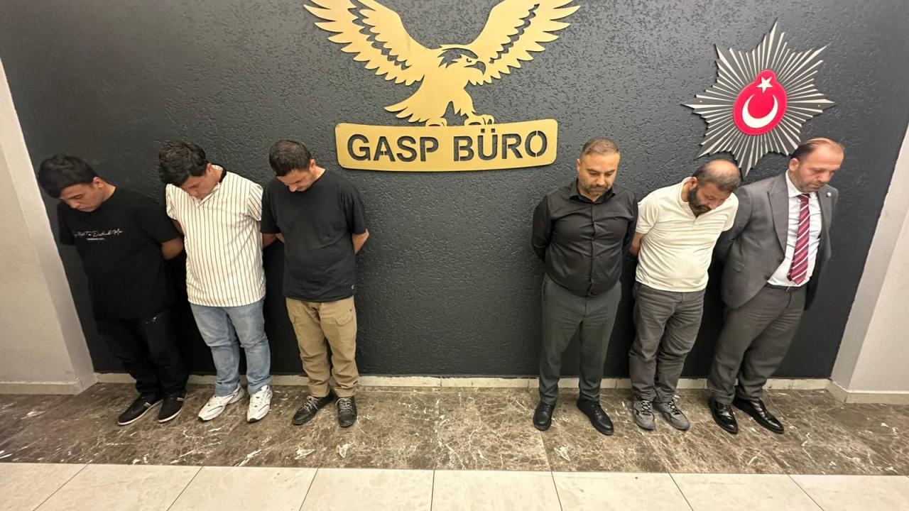 AVM'de denetim yaparken görüntülenen 6 şüpheli yakalandı