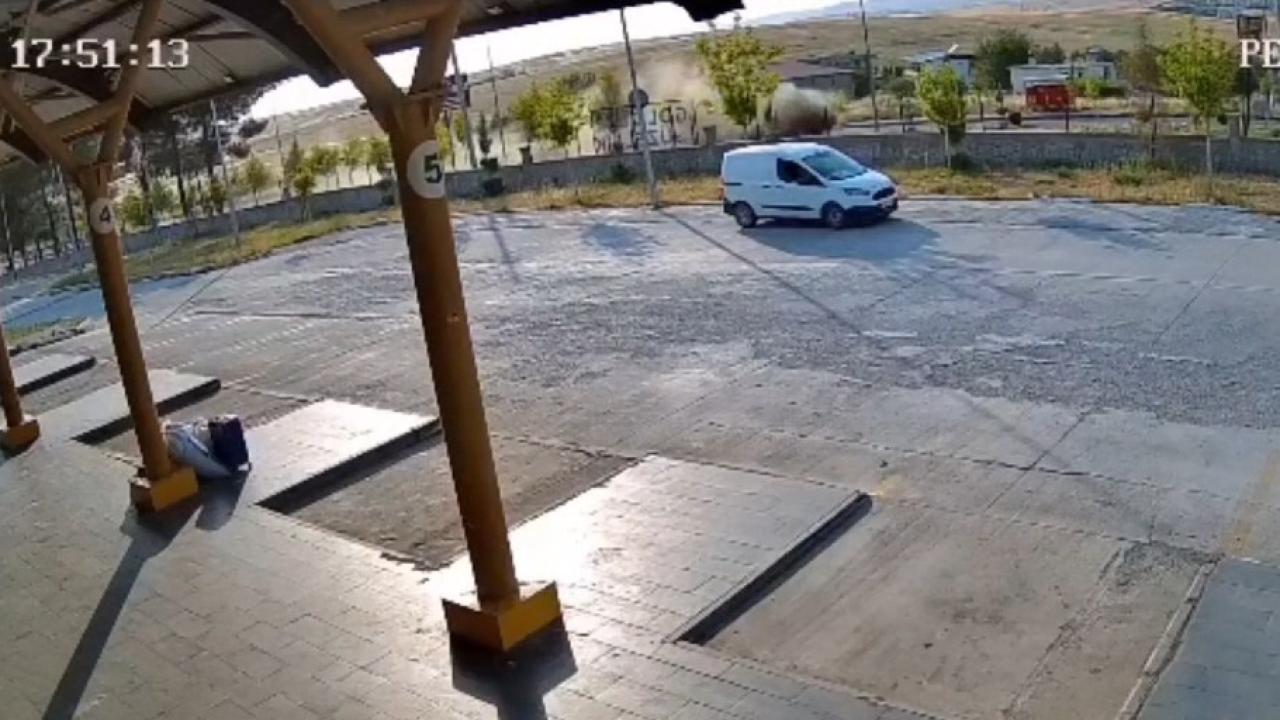 Takla atan otomobil metrelerce sürüklendi