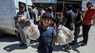Dünya Gıda Programı (WFP) yerinden edilen Filistinlilere ekmek yardımında bulundu