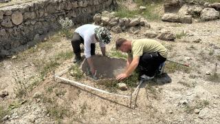 Karabük'teki antik kentte 1750 yıllık pitos mezar bulundu