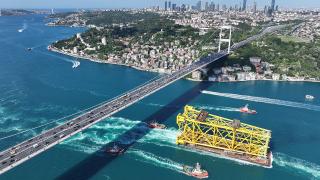 350 metrelik sondaj platformu İstanbul Boğazı’ndan geçti