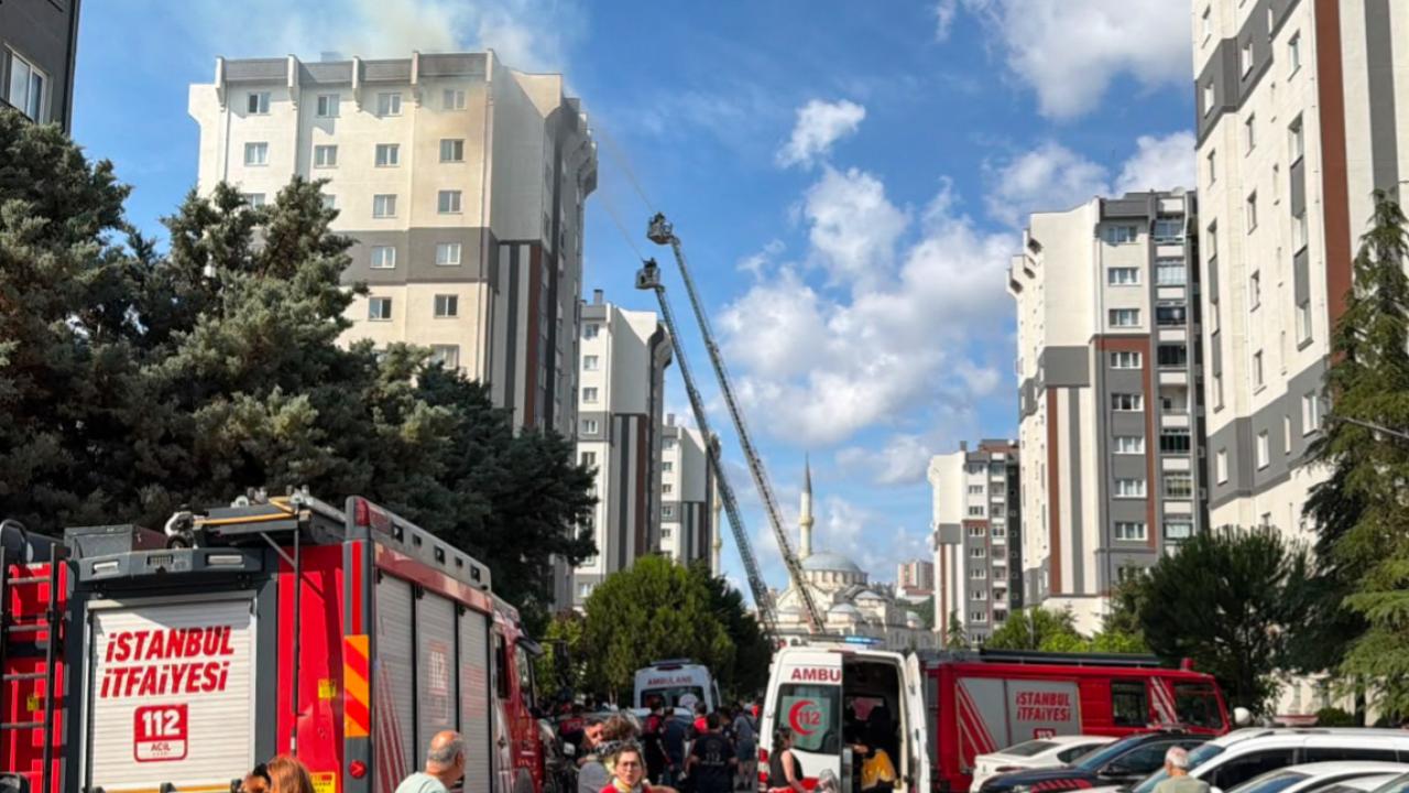 İstanbul’da binanın çatısında yangın: 10 kişi hastaneye kaldırıldı