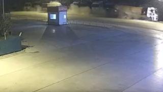 Kamyona çarpan otomobil hurdaya döndü: O anlar kamerada