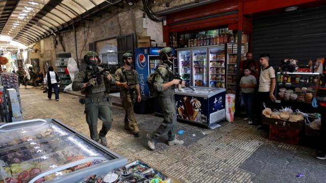 İsrail ordusu, Batı Şeria'daki Nablus kentine baskın düzenledi
