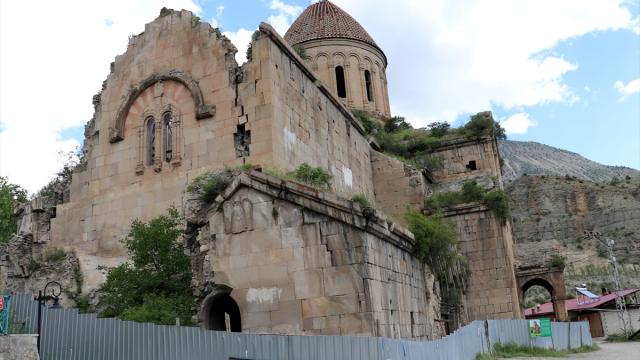Erzurum'daki tarihi Öşvank Kilisesi ve Engüzekkapı Kalesi turizme kazandırılmayı bekliyor