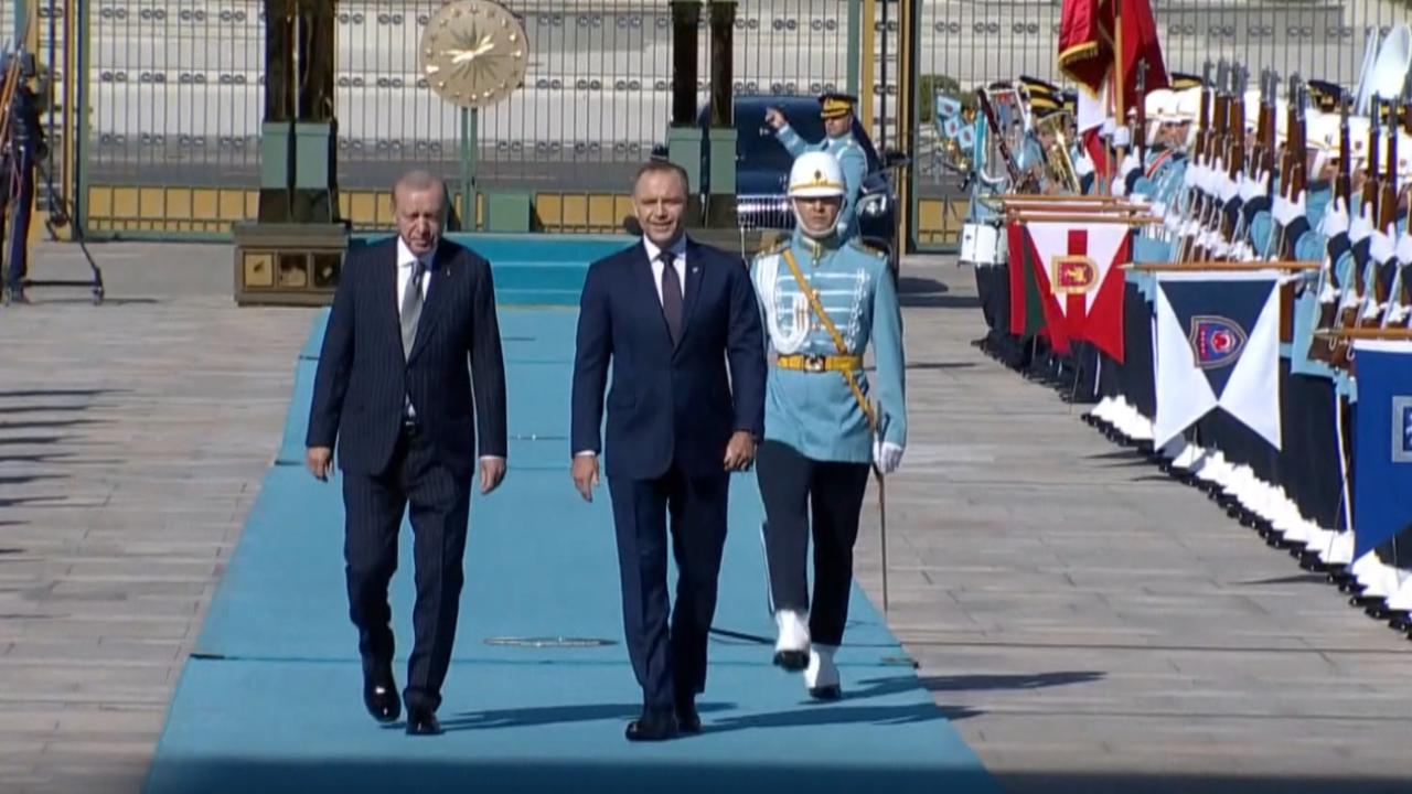 Cumhurbaşkanı Erdoğan, Nawrocki'yi resmi törenle karşıladı