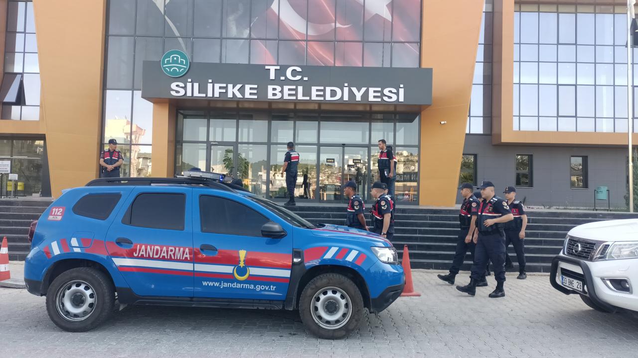 Silifke Belediyesi’ne yolsuzluk operasyonu: 19 gözaltı