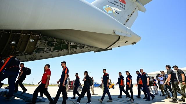 Türkiye'den Venezuela'ya arama kurtarma ve insani yardım ekiplerini taşıyan uçak yola çıktı