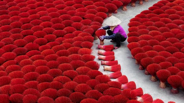 Vietnam'da yüzyıllık tütsü geleneği yaşatılıyor