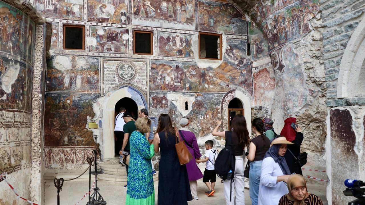 "Ülkemizi yabancılara daha çok tanıtalım"