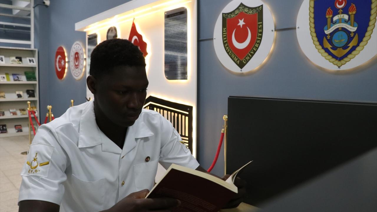 Yüzer ve dalar unsurlarda görevlendirilecek astsubay adayları eğitiliyor