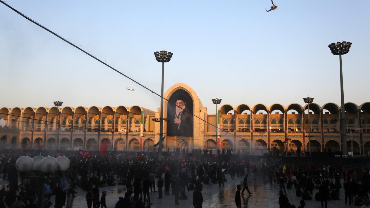 İran’ın eski lideri Hamaney için Tahran’da cenaze namazı kılındı