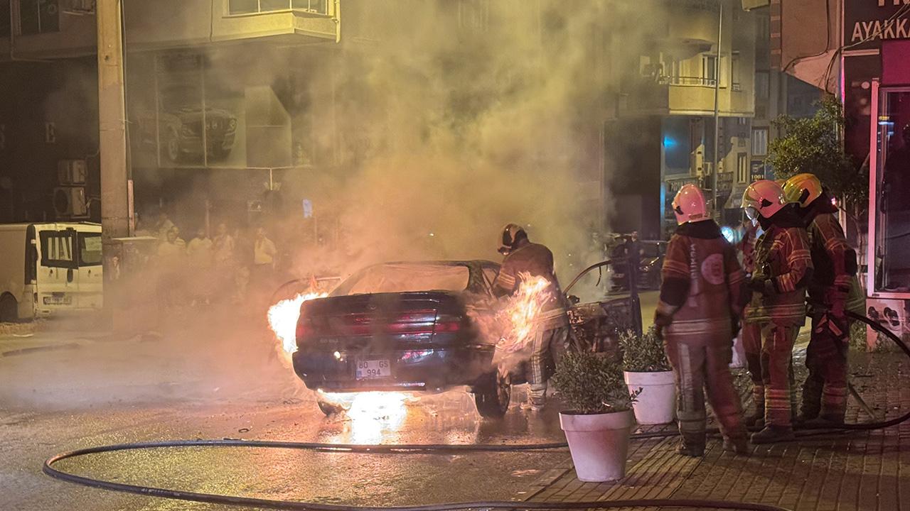 Otomobil seyir halindeyken alev aldı, küle döndü